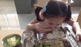 越南小女孩吃瓜事件视频,引发网友热议