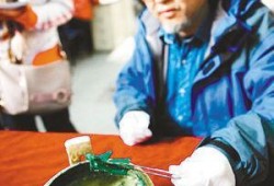 考古队吃瓜的视频,揭秘古墓中的神秘美食