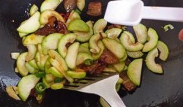 夏天炒瓠子瓜可以吃吗视频,炒瓠子瓜视频教程，轻松学会家常菜