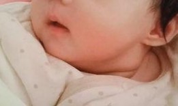 五个月宝宝吃瓜视频,萌态十足！