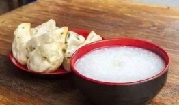 吃瓜老太婆喝稀饭视频在线观看,温馨日常瞬间走红网络