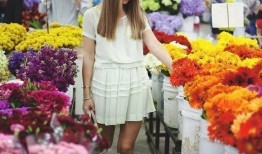 广州花店老板娘吃瓜视频,吃瓜视频展现市井生活百态