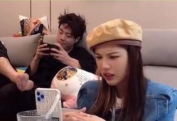 情侣之间吃瓜案例视频,情侣吃瓜视频揭秘恋爱中的那些事