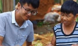 老小孩和康仔的视频吃瓜,揭秘视频中的吃瓜趣事