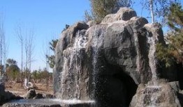 青岛假山吃瓜事件视频,大自然的幽默