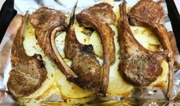 羊瓜条烤着吃怎么做的视频,美味烤食制作全过程