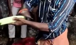 印度大叔吃瓜视频,趣味横生的街头小吃文化