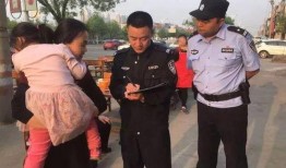 上海书院民警吃瓜视频,网友热议警民和谐瞬间