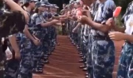 教官吃瓜群众视频播放全集,揭秘视频全集背后的故事与笑料