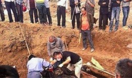 考古队吃瓜的视频,揭秘古墓中的神秘美食