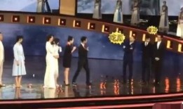 看戏现场吃瓜视频,揭秘看戏背后的趣味瞬间