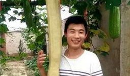 三个小伙吃瓜视频全集,揭秘三位少年吃瓜视频背后的故事